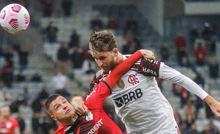 Com pênalti no fim, Flamengo empata com Athletico na semi da Copa do Brasil