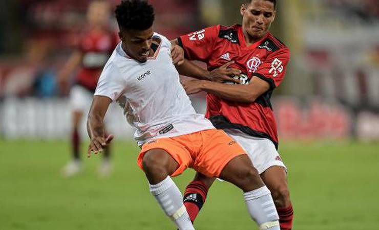Com golaço no fim, Flamengo vence Nova Iguaçu na estreia no Carioca