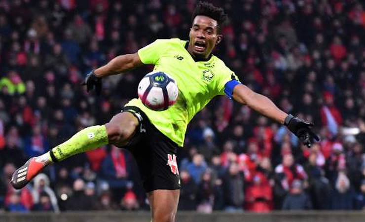 Fla reforça carga na Europa em dia de reuniões por Kenedy e Thiago Mendes