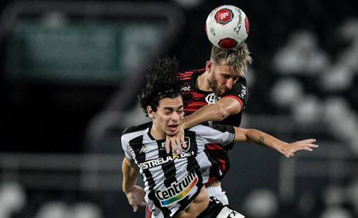 Torcedores não perdoam Léo Pereira por gol contra: 'Melhor do Botafogo'