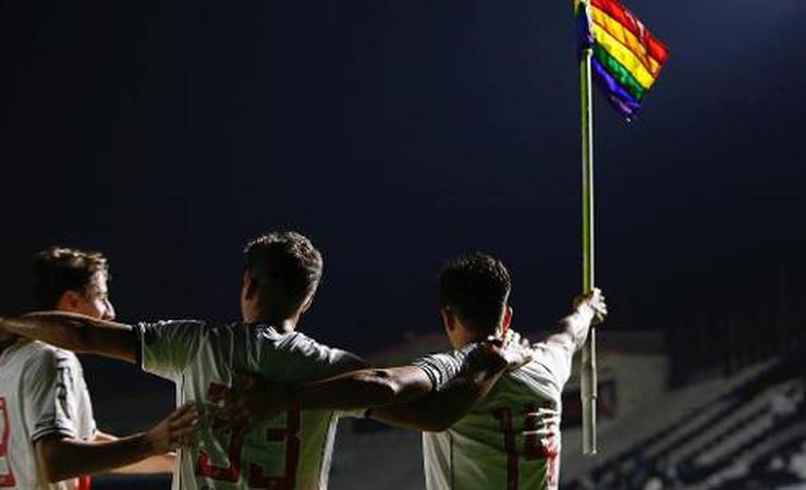 Ações afirmativas de clubes do Rio por LGBTQIA+ viram contraponto à seleção