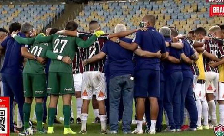 Disputa de pênaltis no Fla-Flu tem discussão e aglomeração no gramado