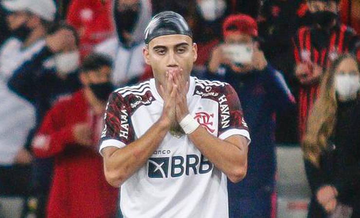 Rocha: Flamengo oscila perigosamente em semana decisiva