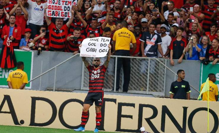 "Hoje tem gol do Gabigol": Flamengo e Vasco podem ser multados por placa