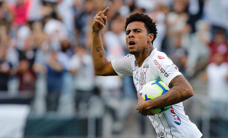 Uniforme poluído? Saiba espaços que times da Série A mantêm "em branco"