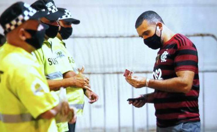 Volta da torcida tem barrados e caso em Fla x Grêmio, diz prefeitura do Rio