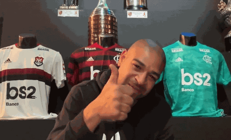 Adriano 'Imperador' recebe homenagem de aniversário da Fifa: 'Único'
