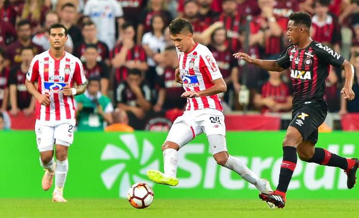 Mercado da Bola: Corinthians acerta com Cantillo, e SPFC sonda argentino