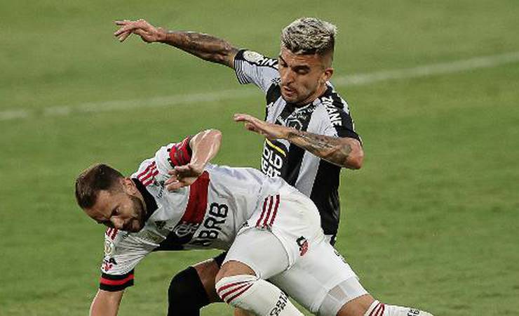 Flamengo vence clássico sem sofrer gols, mas time piorou na criação