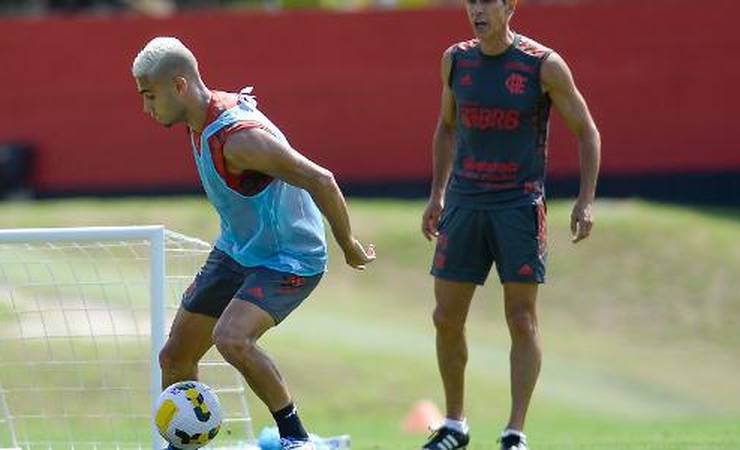 Flamengo faz último treino antes de viajar para enfrentar o Athletico