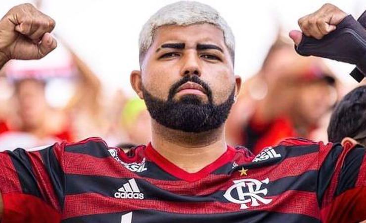 Gabigol lança novo penteado e torcedores só se preocupam com seu sósia