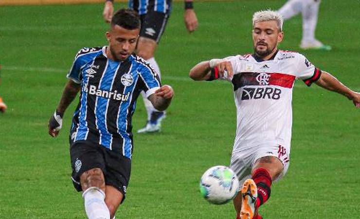Com show de Gabigol, Flamengo vira sobre o Grêmio e assume vice-liderança