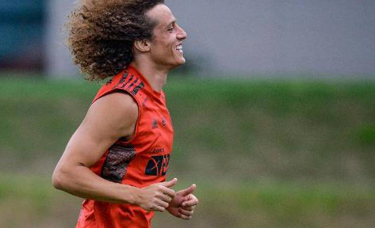 Flamengo com expectativa da estreia de David Luiz e desfalques importantes