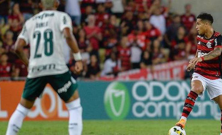João Gomes e Danilo trocam elogios nas redes sociais após Fla x Palmeiras