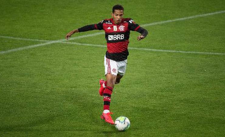 Boletim do Flamengo: lateral João Lucas tem lesão na coxa detectada