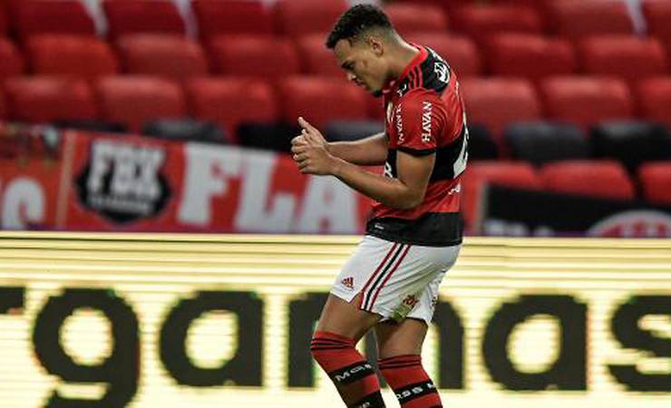 Flamengo chega aos 21 garotos da base usados no ano; Muniz se destaca