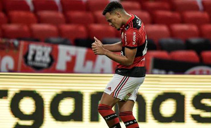 Com Ceni comandando por telefone, Flamengo vence 1º jogo da série mutilado