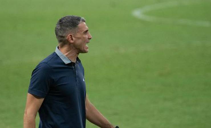 Rodada horrível dos líderes expõe técnicos. Vojvoda é o cara do Brasileirão
