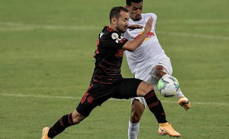 Everton Ribeiro sente dores no joelho e vira preocupação para o Flamengo