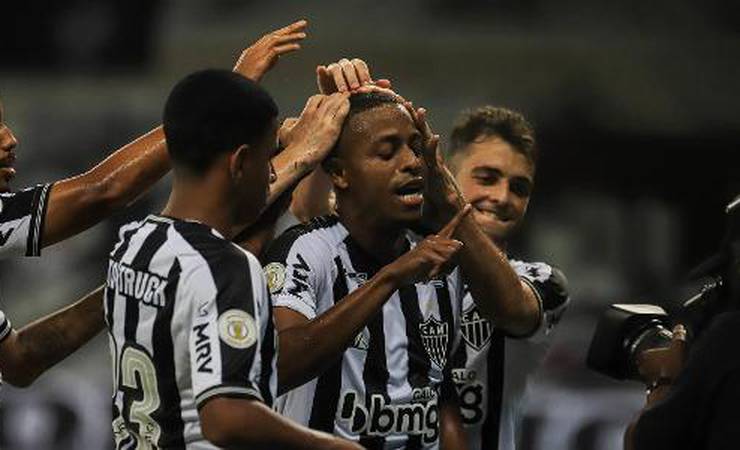 Derrotas de Inter e Fla abrem caminho para Atlético-MG "vencer turno" do BR