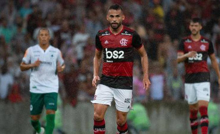 Diego, sinuca e Jesus: como Thiago Maia se sente à vontade no Flamengo
