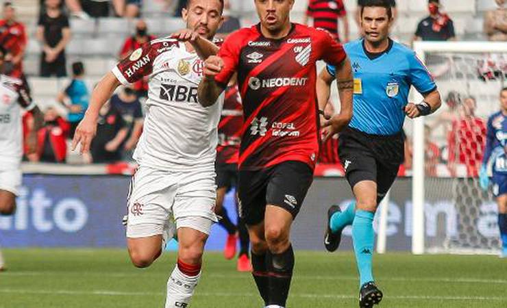 Éverton Ribeiro após empate do Fla: 'Quem fez o gol era para estar expulso'