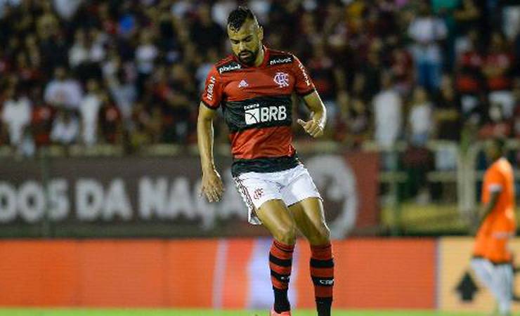 Fabrício Bruno projeta final e possível tetracampeonato inédito do Flamengo