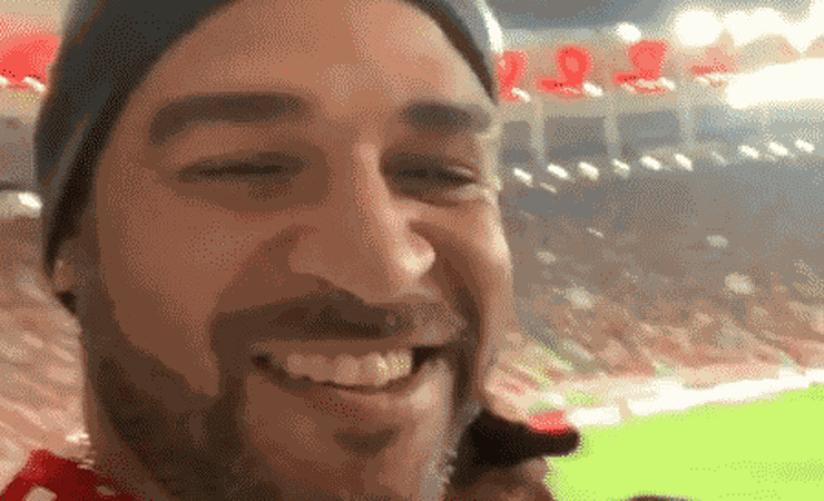 No Maracanã, Adriano Imperador comemora vitória do Flamengo na Libertadores