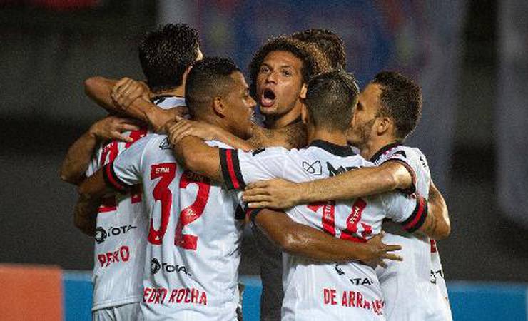 Recital de Everton Ribeiro no espetáculo do Flamengo em Pituaçu