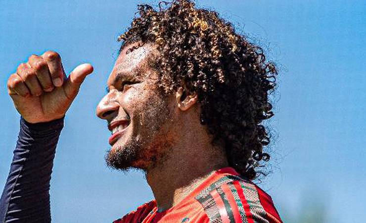 Arão comemora 300 jogos pelo Flamengo: 'Sei o que fiz para chegar aqui'