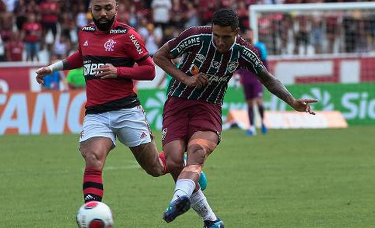 Fluminense marca no fim e vence Flamengo em clássico de muita confusão