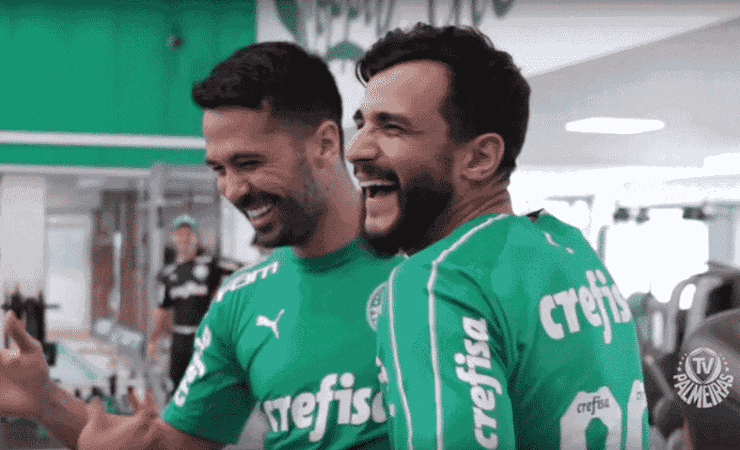 Um ano após briga, Luan e Dourado se abraçam no Palmeiras; colegas festejam