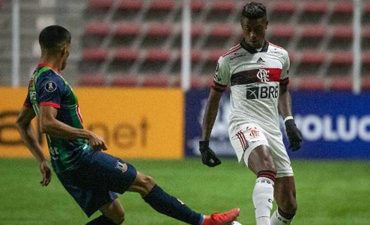 Flamengo comete falhas, mas busca empate com La Calera na Libertadores