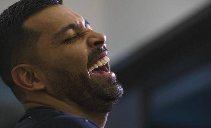 Como som alto e carrão a 200km/h fizeram André Santos ser preso em Londres
