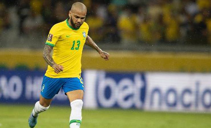 Flamenguistas se dividem sobre possível interesse em Dani Alves: 'Asilo?'