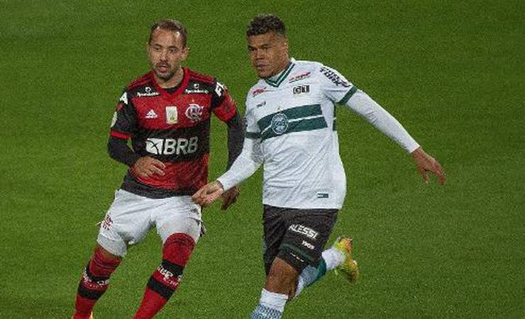 Com Everton Ribeiro em campo, Fla pega o Coritiba; veja escalação
