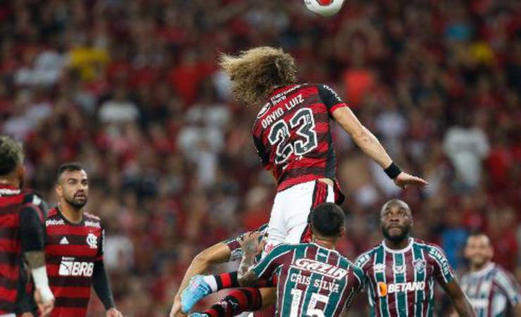 Flu contesta impedimento em lance de possível gol contra Fla; assista