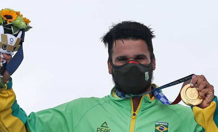 Flamengo parabeniza rubro-negro Ítalo Ferreira pela medalha de ouro