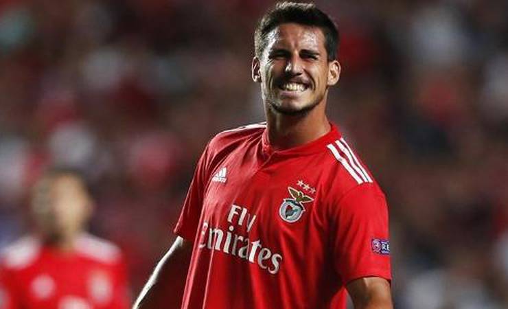 Benfica caminha para ficar com Gabriel 'parado' até dezembro
