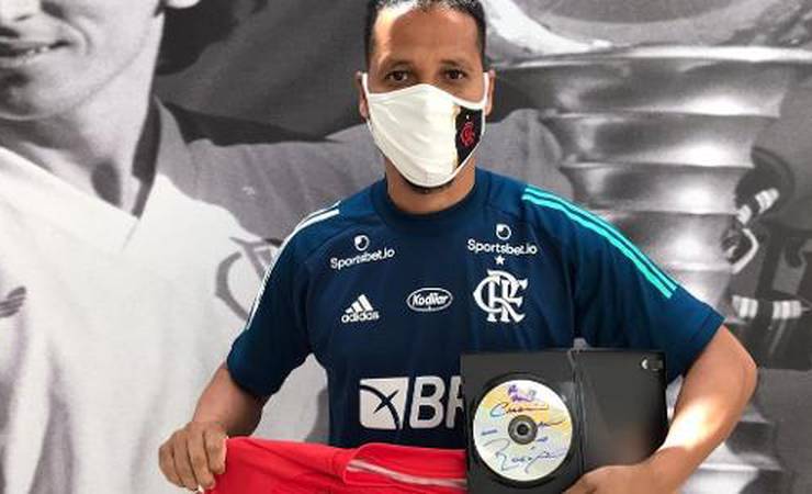 Roupeiro do Fla guardou tesouro de Ceni e ganhou autógrafo 12 anos depois