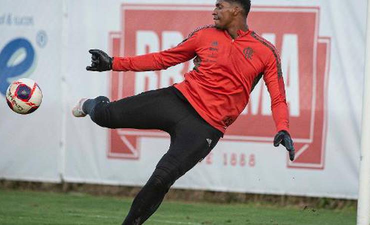 Hugo Souza diz que não estava pronto mentalmente para titularidade do Fla