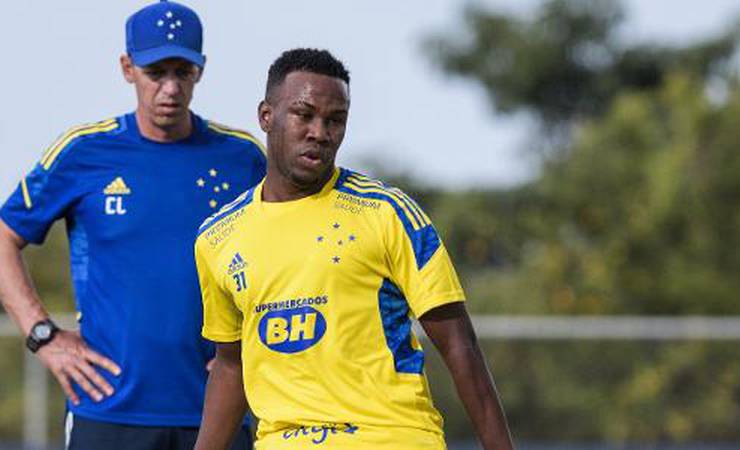 Cruzeiro prepara devolução de Klebinho ao Fla após episódio de indisciplina