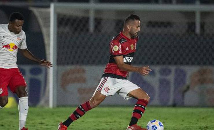 Thiago Maia aponta diferença entre Renato e Ceni no Flamengo: 'Ficou mais amigável'