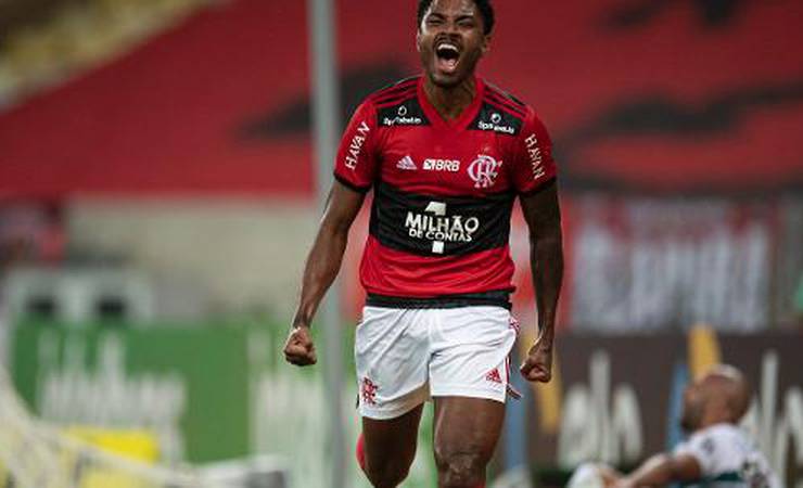 Flamengo sobra, vence Coritiba e carimba vaga às oitavas da Copa do Brasil