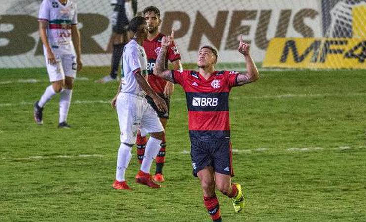 Fla arranca empate com gols de Pedro e se livra de derrota para Portuguesa
