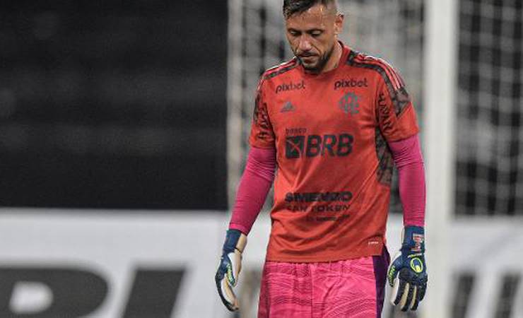 Com pubalgia, goleiro Diego Alves será desfalque do Flamengo contra o Altos