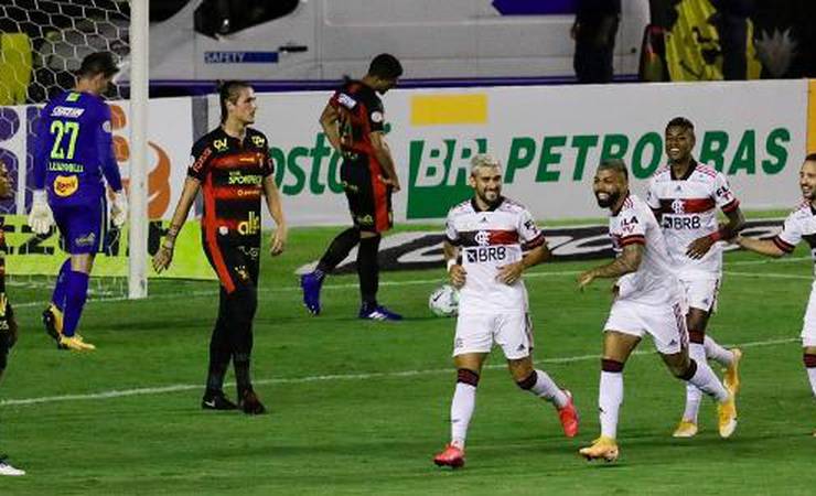Flamengo resolve no 1º tempo, vence o Sport e mantém caça ao líder Inter