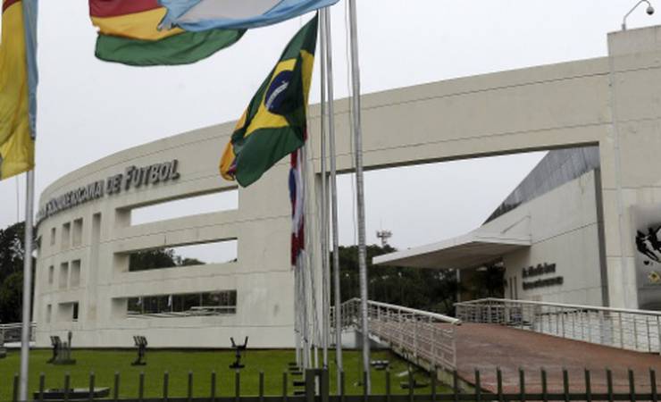 Pressionada, Conmebol muda regulamento. Decisão ajuda no combate ao racismo