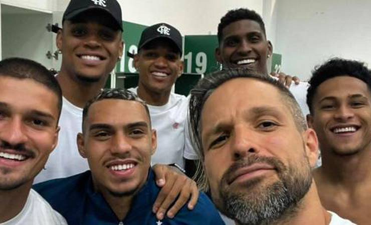 'Panela dos crias na atividade', posta Diego Ribas após vitória do Flamengo