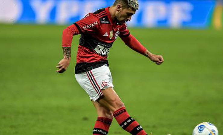 Arrascaeta quebra silêncio sobre renovação no Flamengo: "Quero ficar"